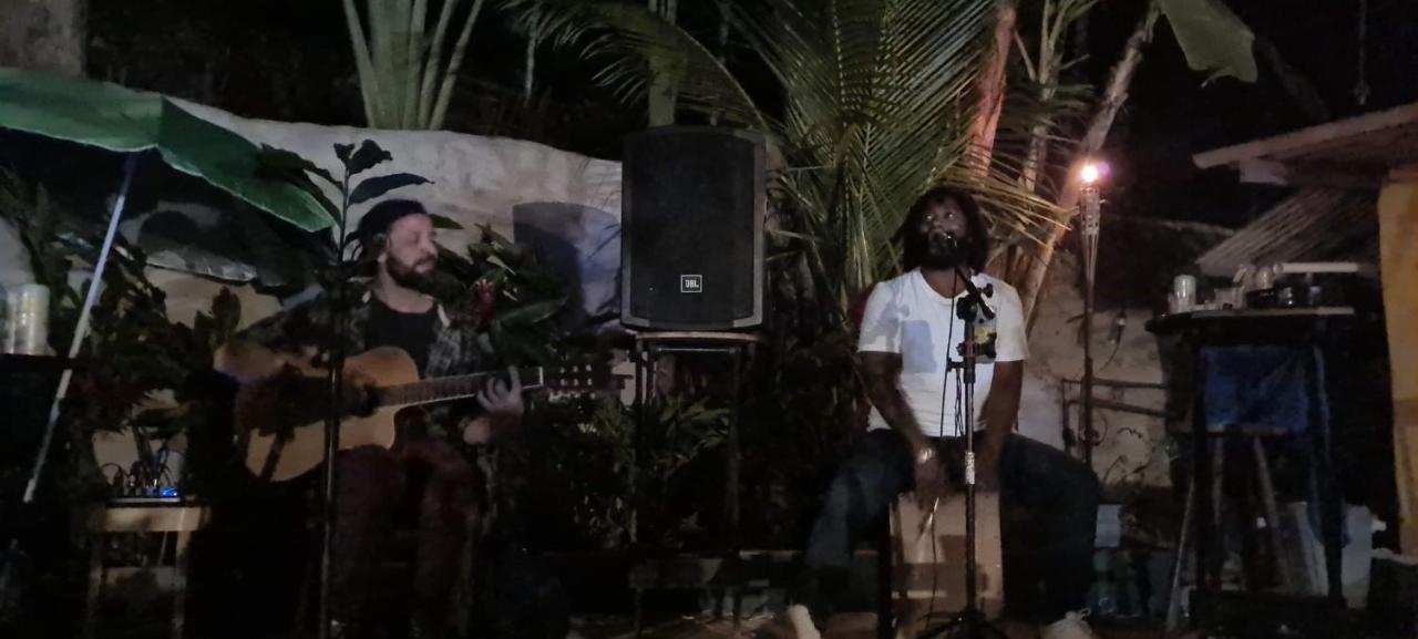 Sintonia Surf Hostel E Bar أوباتوبا المظهر الخارجي الصورة
