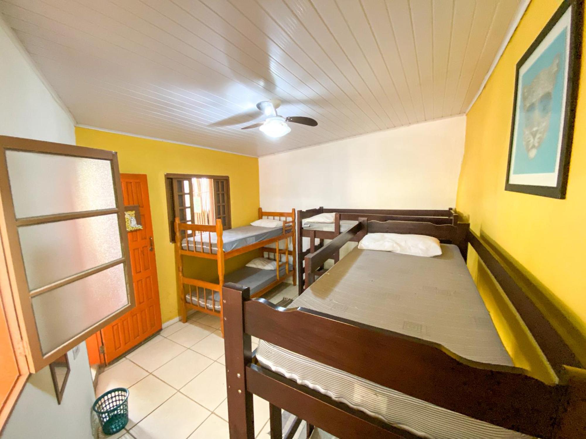 Sintonia Surf Hostel E Bar أوباتوبا الغرفة الصورة