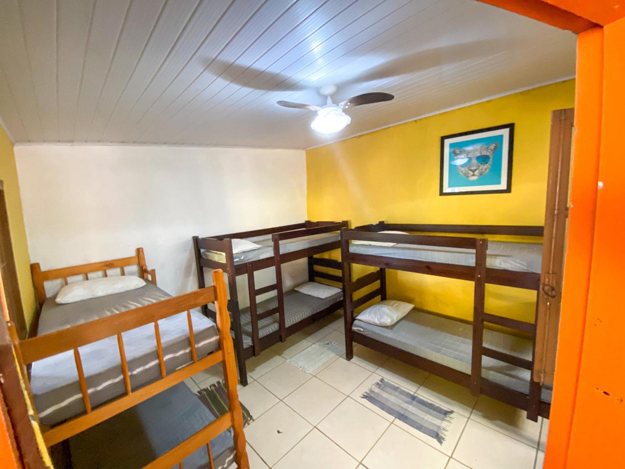 Sintonia Surf Hostel E Bar أوباتوبا الغرفة الصورة